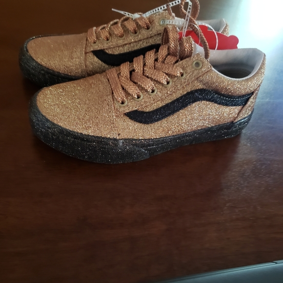 Vans - Picture 3 of 4